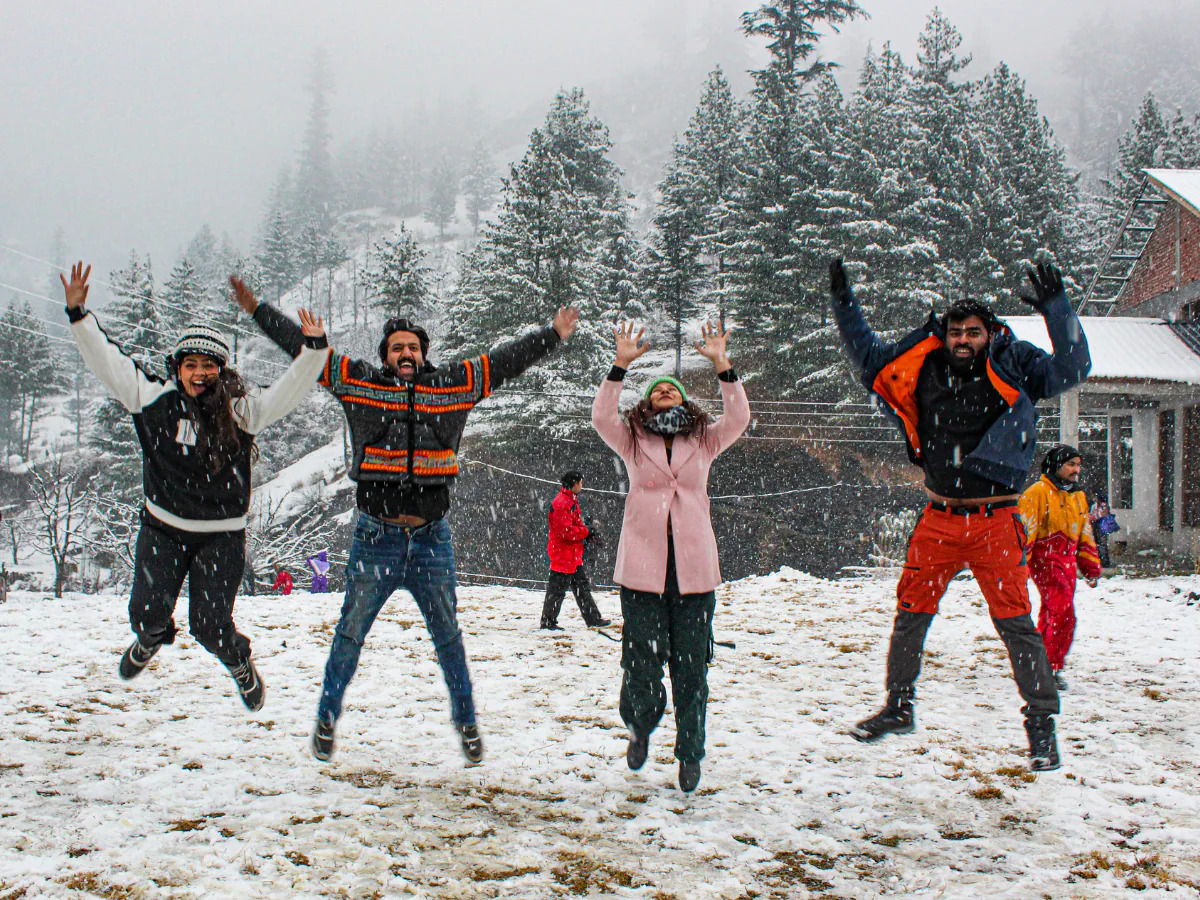Snowy Escapes 2025: Why Manali & Shimla Are India’s Top Winter Destinations for Christmas and New Year