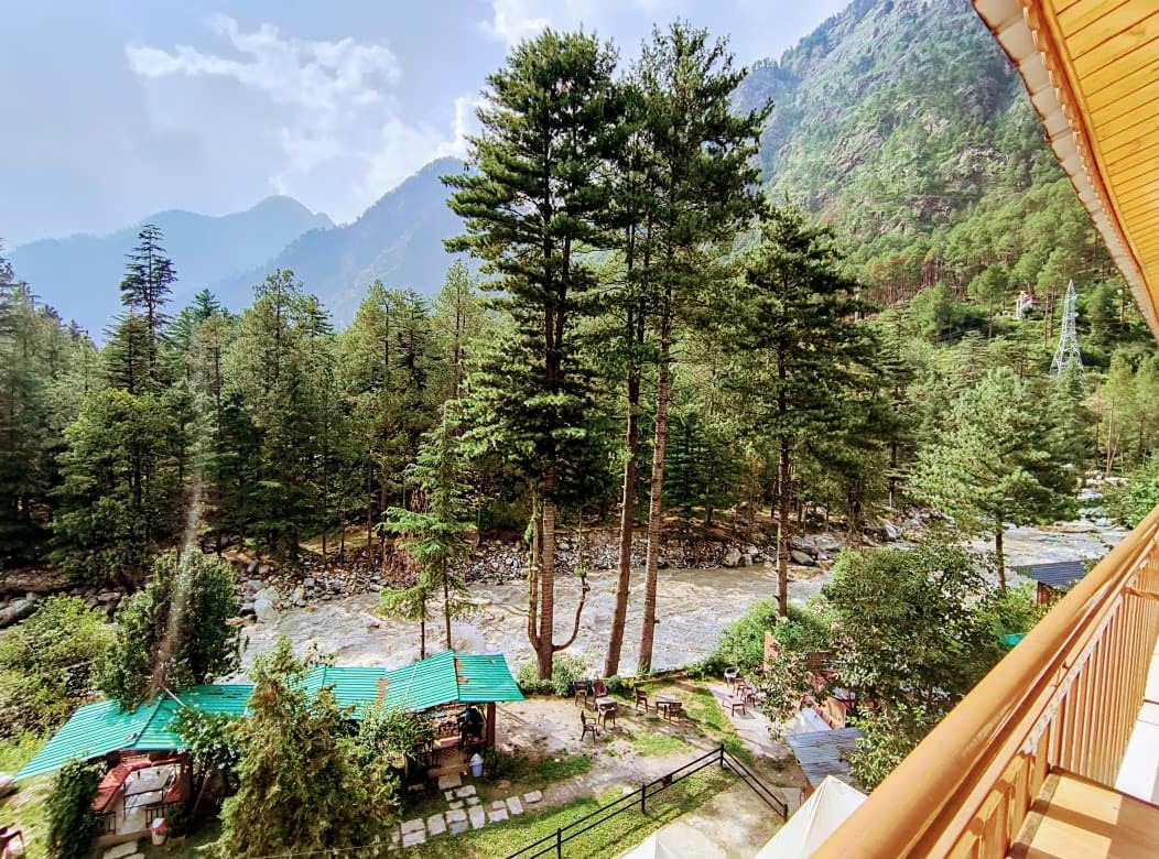 Manali Kasol Budget Tour Package 4 Nights / 5 Days Backpacking Trip