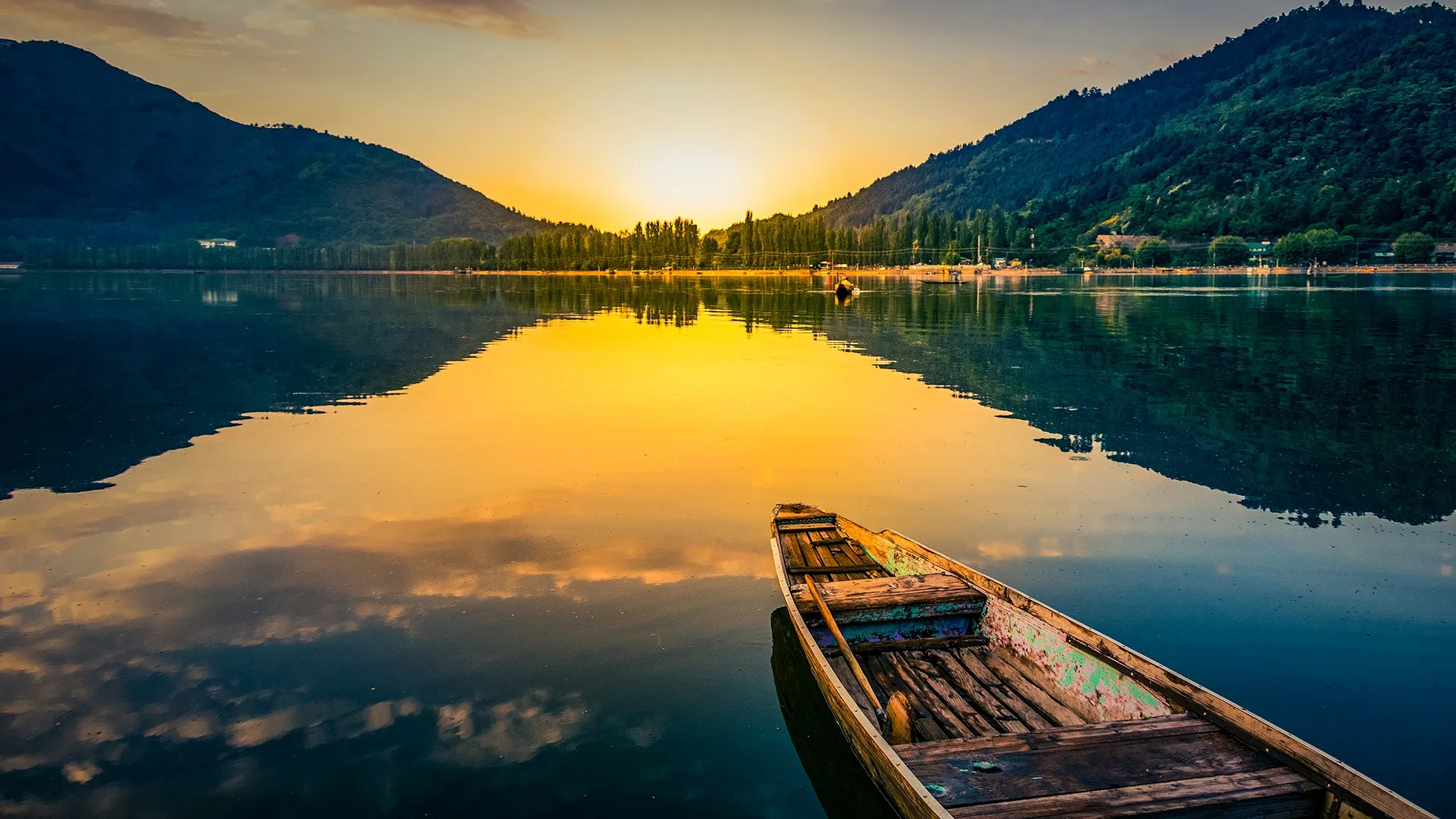 Kashmir Tour Package 5 Nights 6 Days From Delhi 2026 | Best Price & Itinerary
