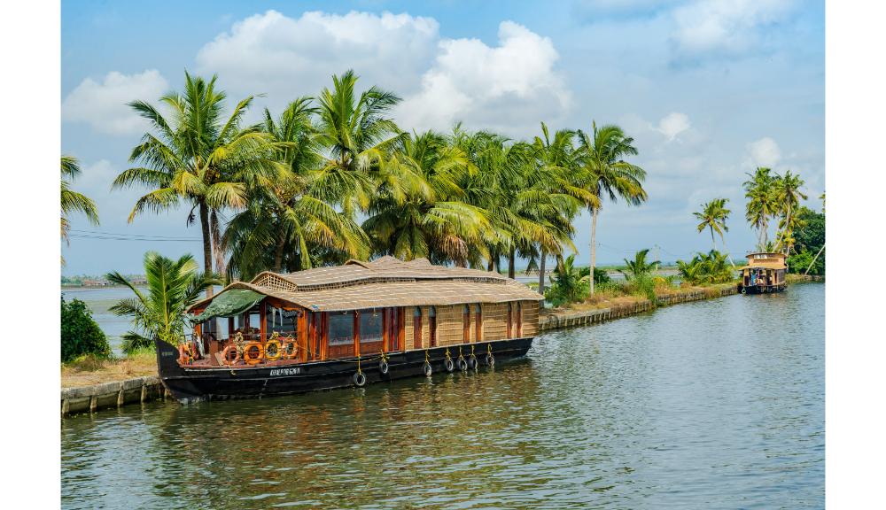 3 Night 4 Days Munnar Alleppey Kerala Tour | 3 Night 4 Days Kerala Tour package